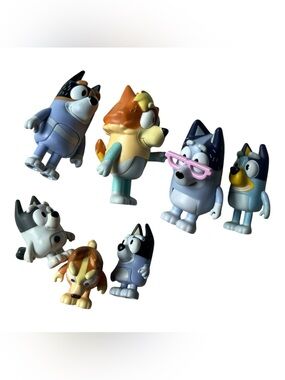 LOT OF 7 BLUEY FIGURINES